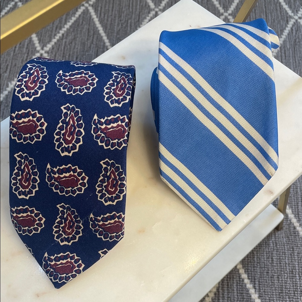 Stylish Blue and Cream Striped Tie